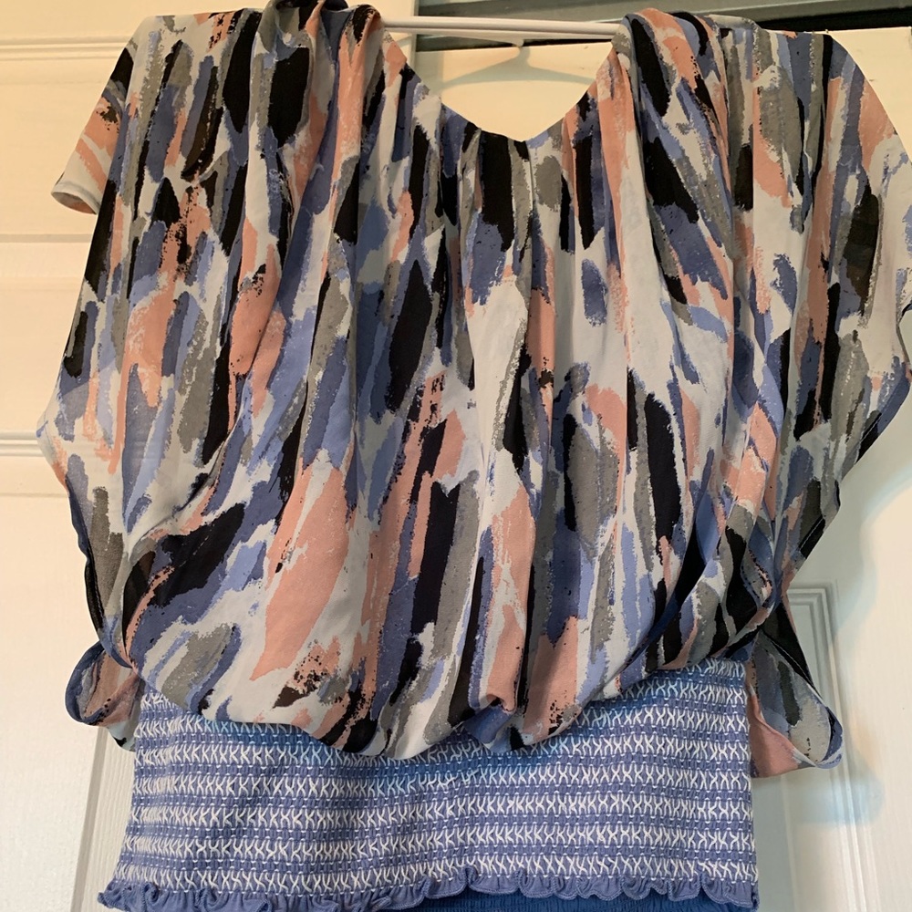 Periwinkle/Peach Short sleeve top.